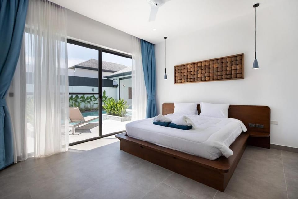 Superb 3-bedrooms pool villa in Rawai, Naiharn villa Moana Villa in Rawai