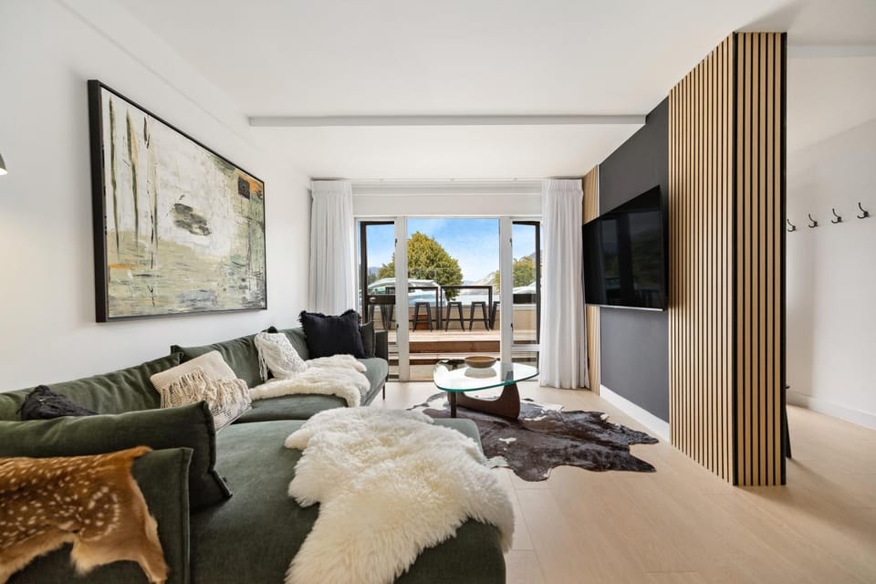 Spectacular Lakefront Apartment Apartment in Queenstown