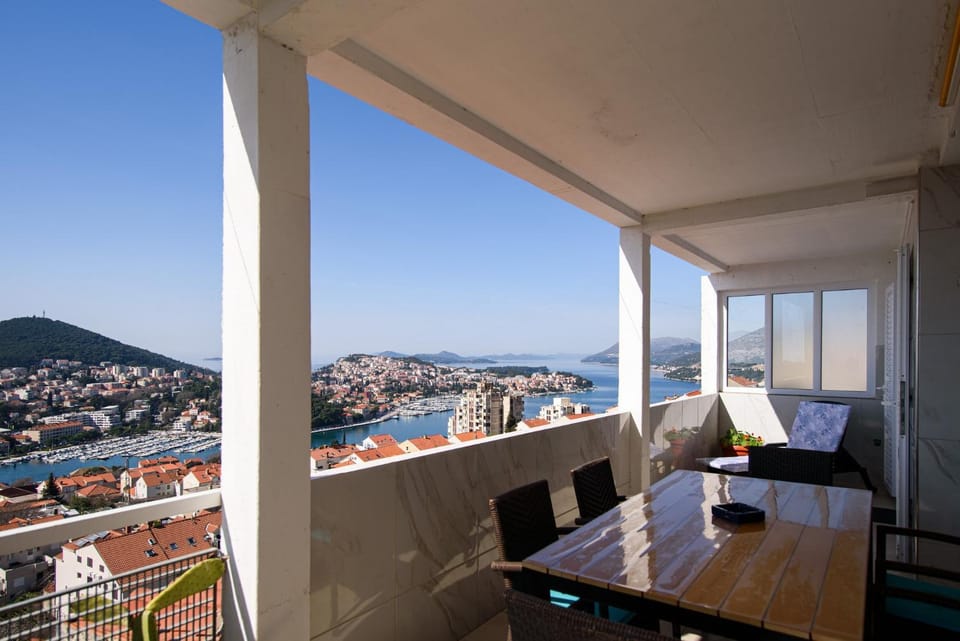 Balcony/Terrace, Seating area, Dining area, City view, Sea view