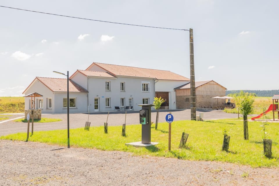 Property building, Spring, Day, Garden
