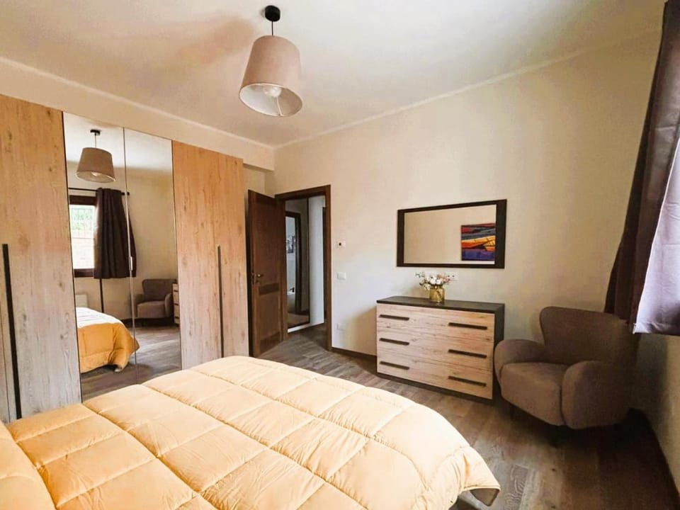 Photo of the whole room, wardrobe