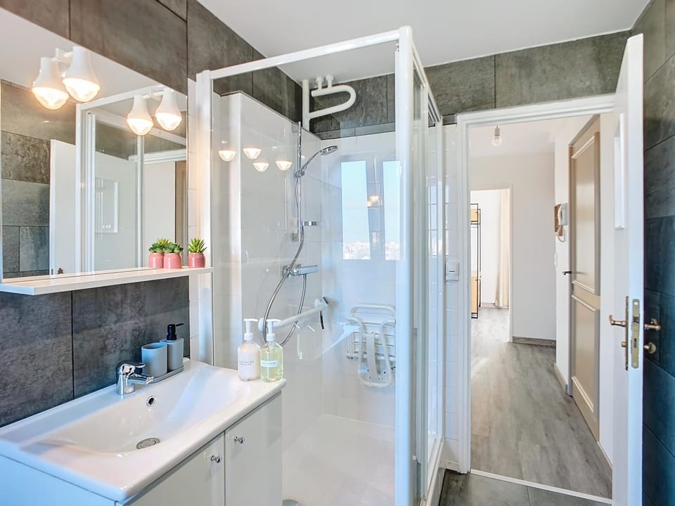 Shower, Bathroom