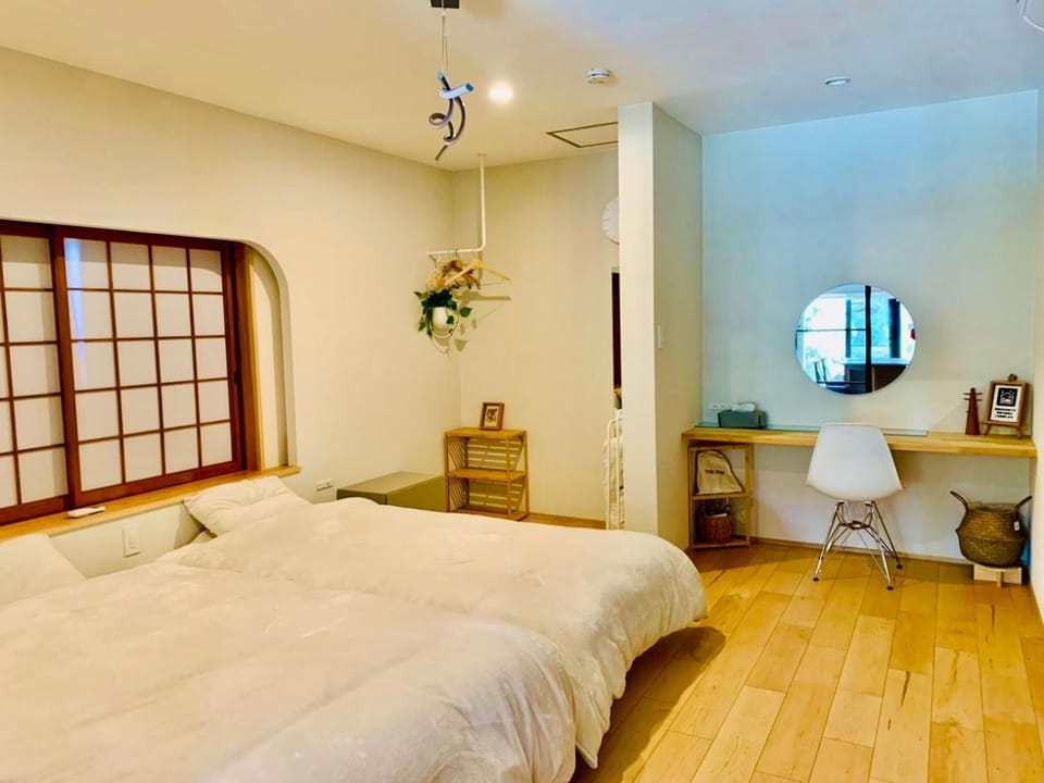 Bed, Photo of the whole room, Bedroom