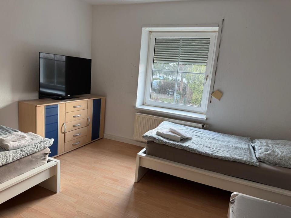 Wunderschöne Ferien- und Monteurswohnung südlich von Leipzig in Böhlen Nähe A72 Apartment in Saxony