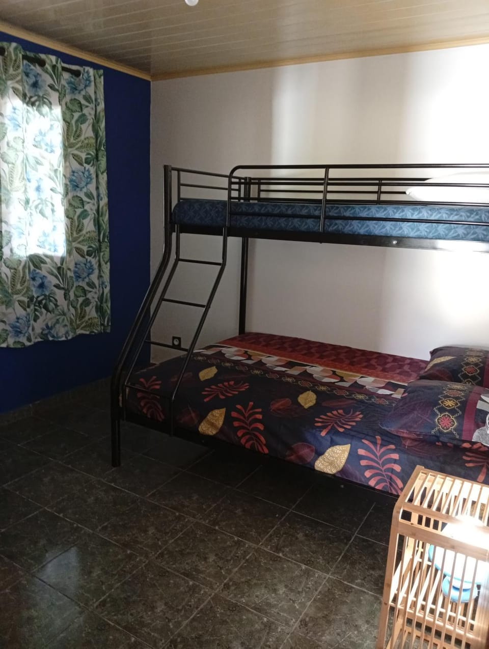 Bedroom, bunk bed