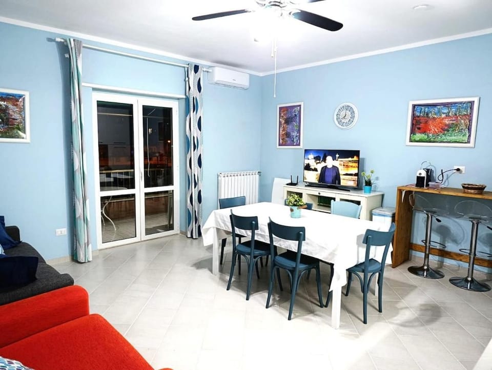 TV and multimedia, Living room, Seating area, Dining area, air conditioner
