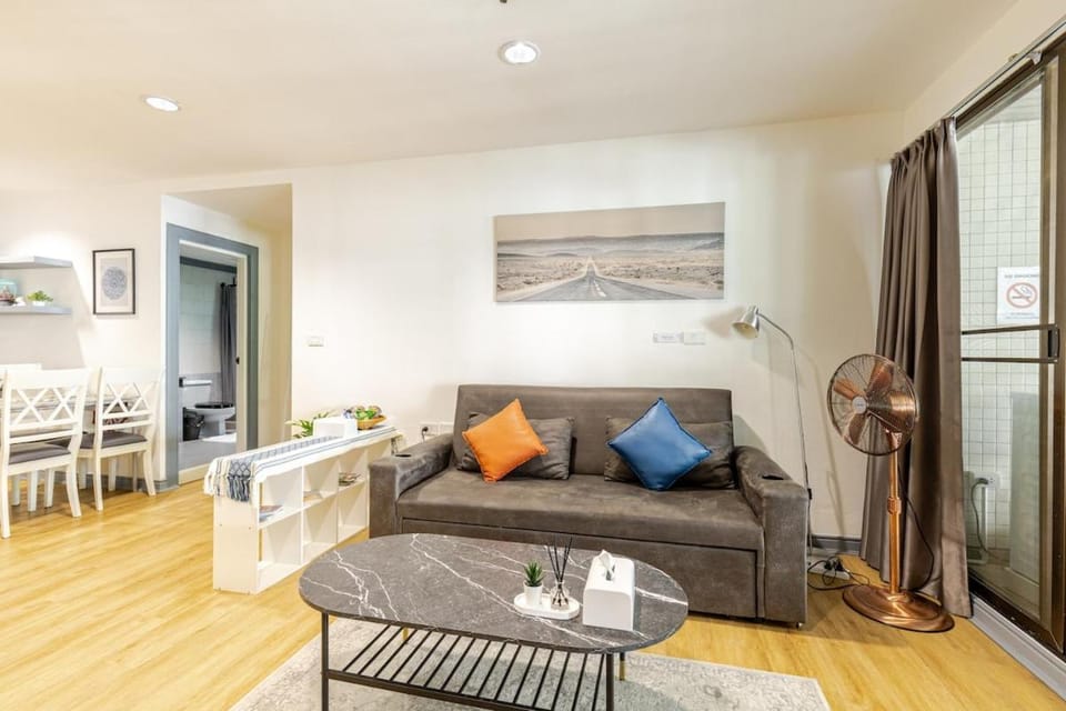 Cozy 2BR Apt in Central Bangkok 5 mins BTS 110 SQM by MattCo Apartment in Bangkok