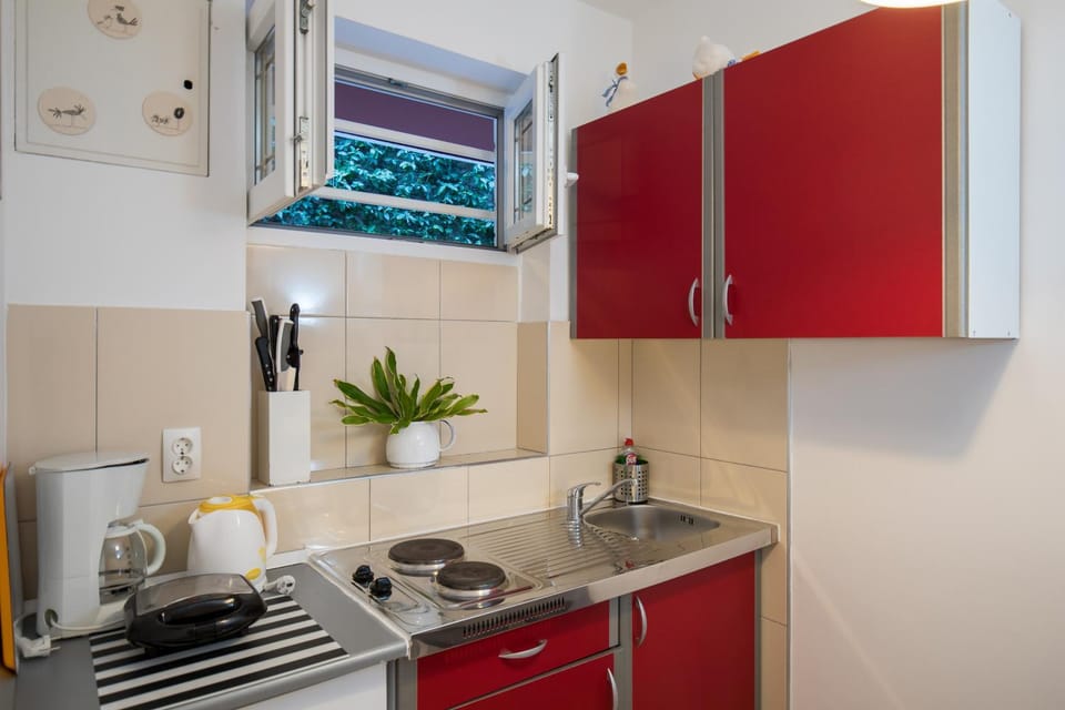 Coffee/tea facilities, Kitchen or kitchenette