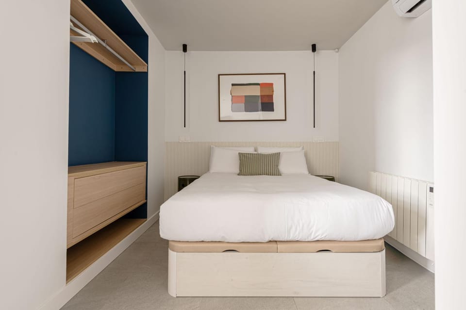 Bed, Photo of the whole room, Bedroom