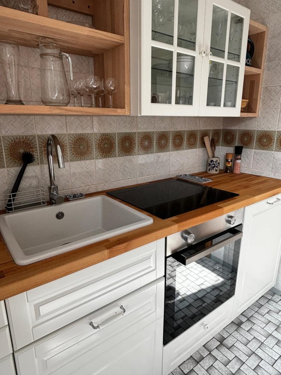 Kitchen or kitchenette