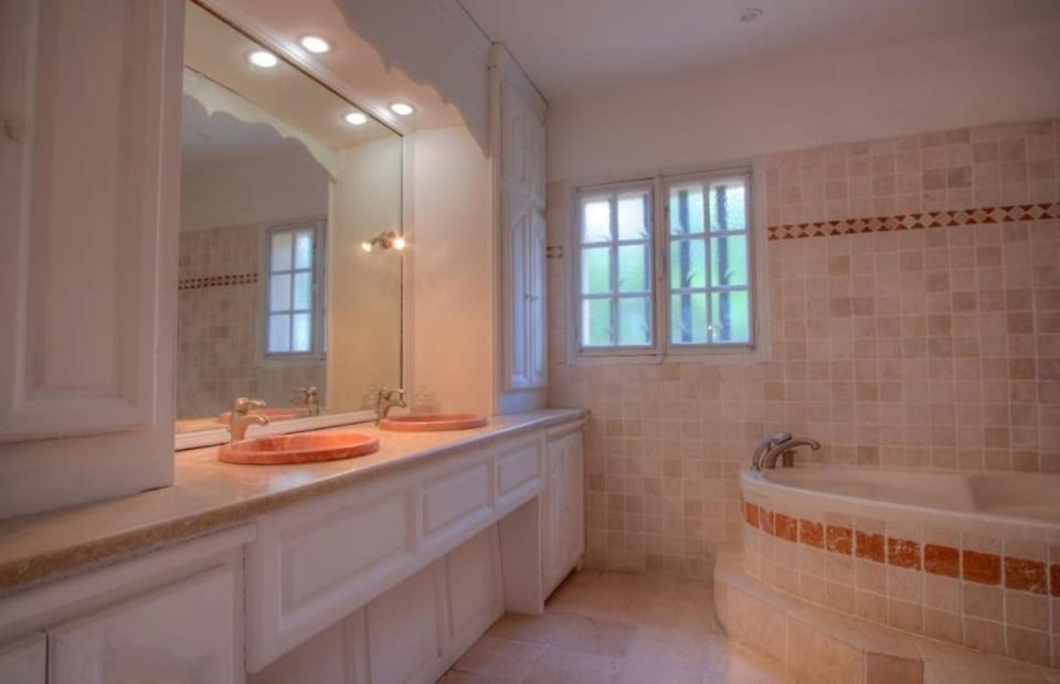 Villa Martine, authentic family home Villa in Rognes