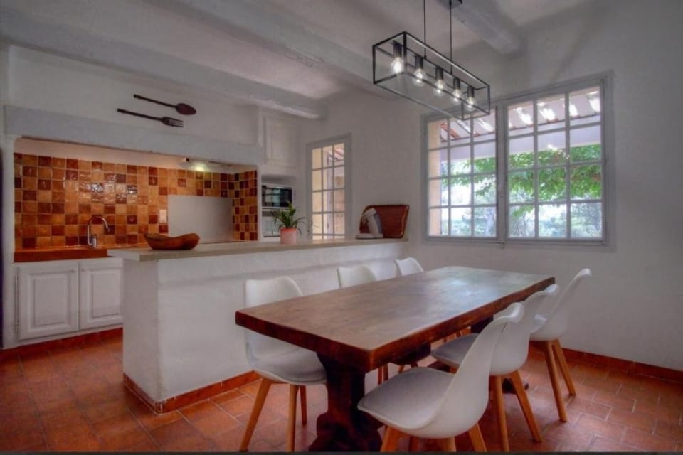 Villa Martine, authentic family home Villa in Rognes