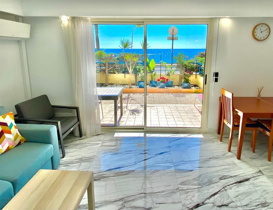Living room, Sea view