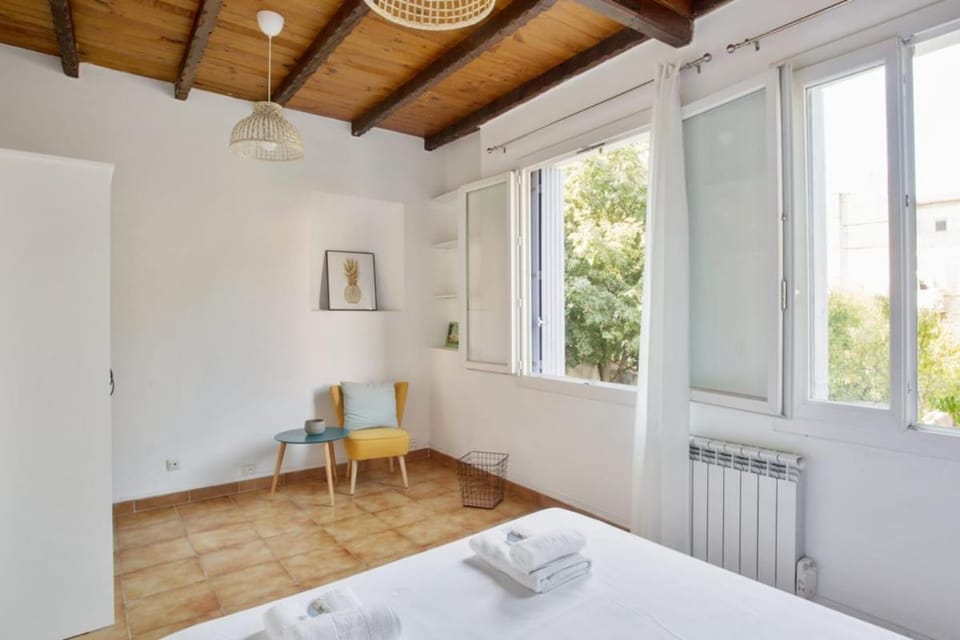 Charming Old Town Appartment with AC and Parking Apartment in La Ciotat