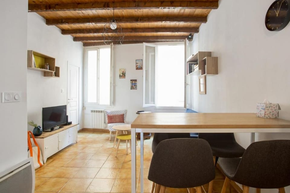 Charming Old Town Appartment with AC and Parking Apartment in La Ciotat