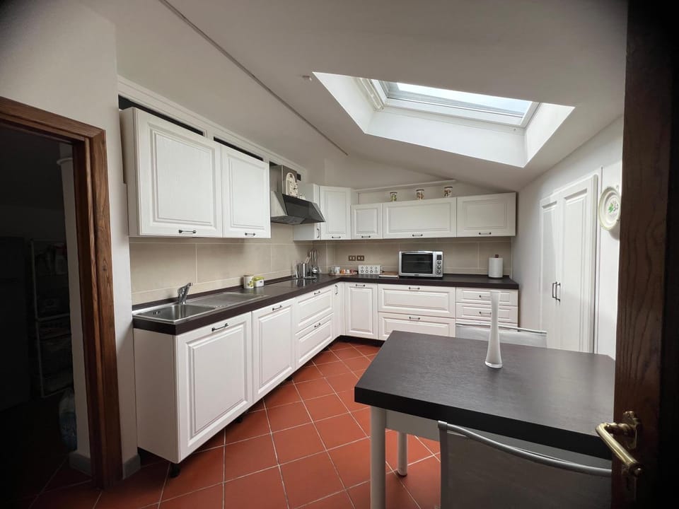 Kitchen or kitchenette, Dining area, dishwasher, stove