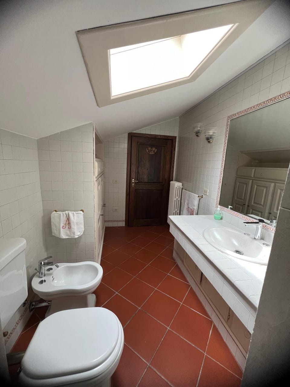 Toilet, Bathroom, bidet, towels