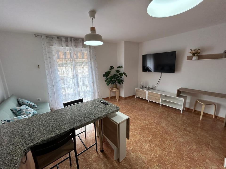 Communal lounge/ TV room, TV and multimedia, Dining area