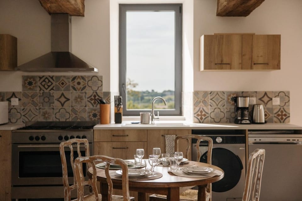 Bird's eye view, Coffee/tea facilities, Kitchen or kitchenette, Dining area, Garden view, stove, toaster