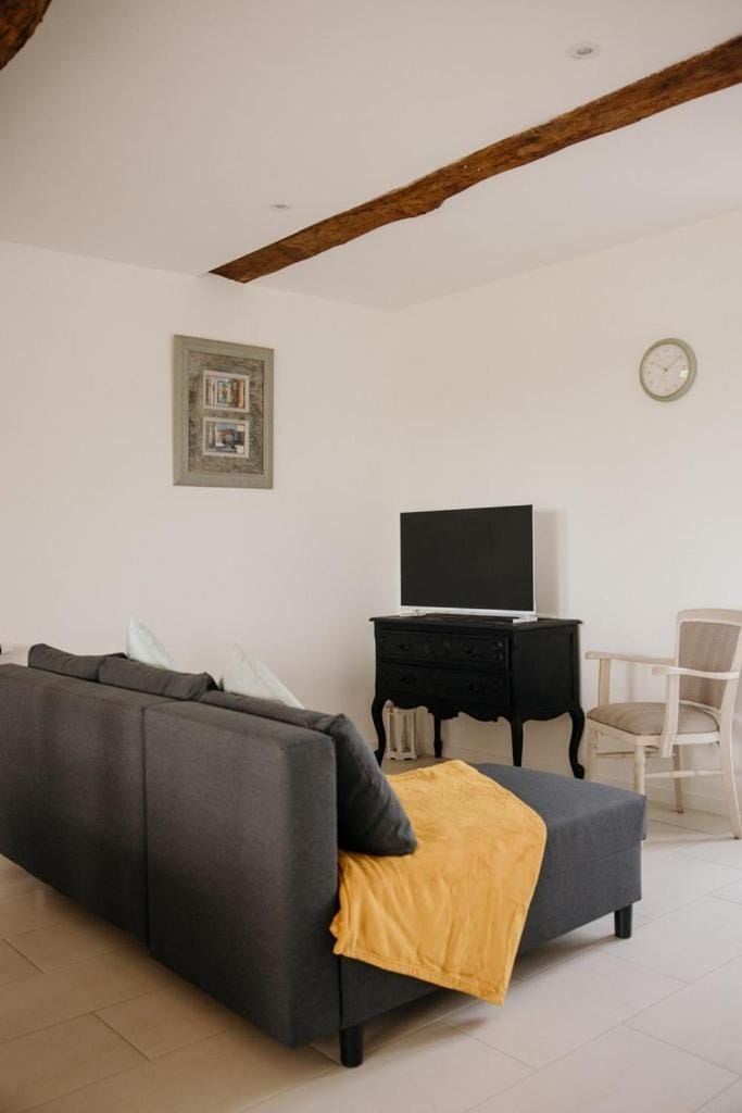 Communal lounge/ TV room, TV and multimedia, Living room, Seating area