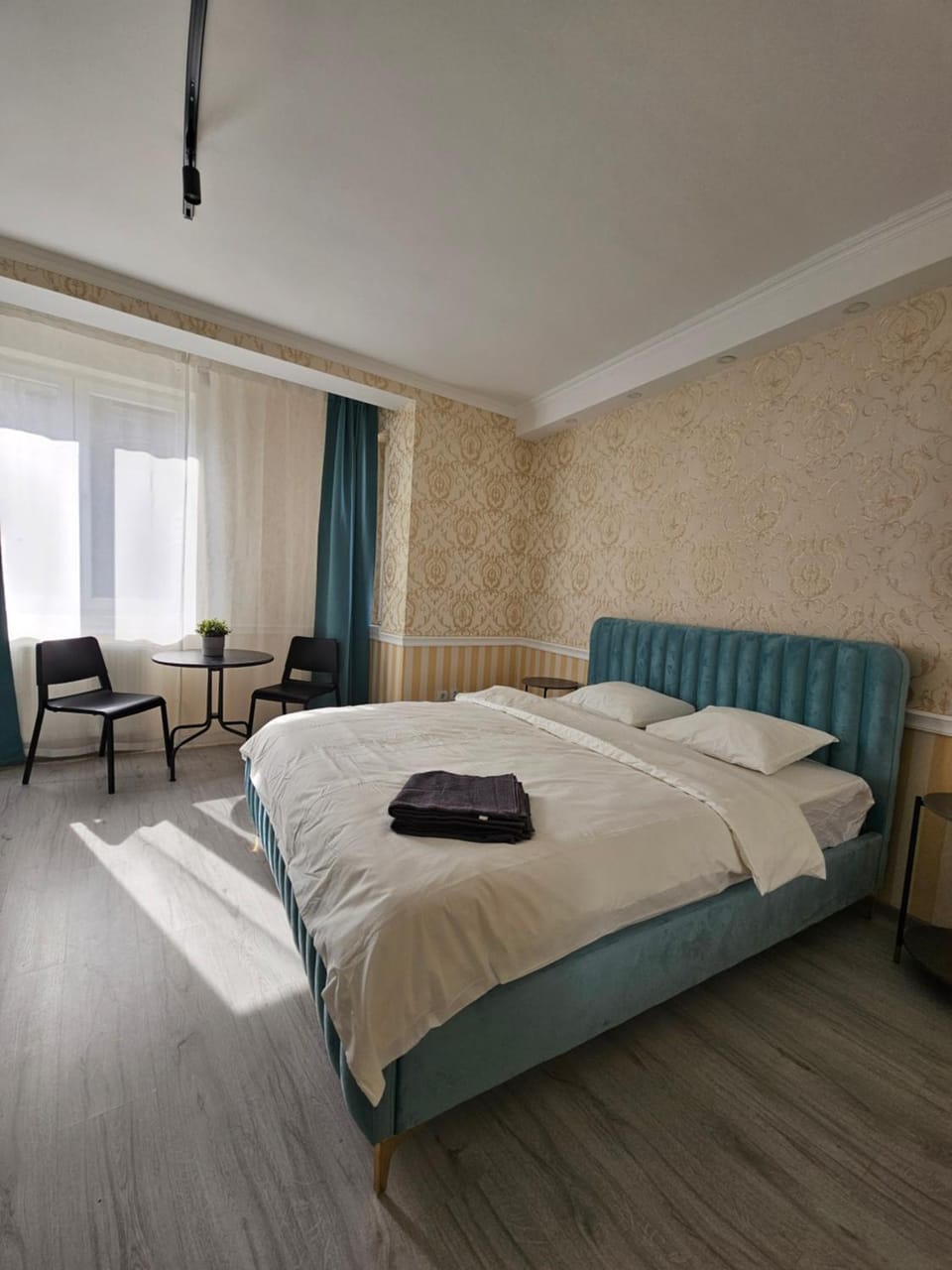 Bed, Seating area, Bedroom, towels