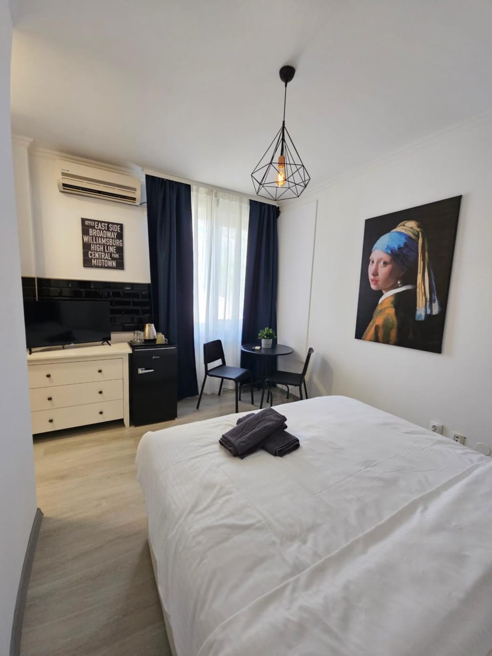Bed, TV and multimedia, Bedroom, air conditioner