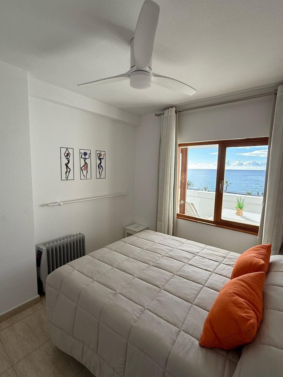 Bed, Natural landscape, Photo of the whole room, Bedroom, Sea view
