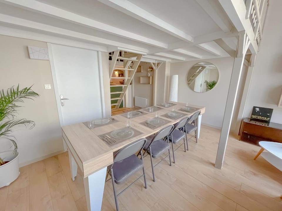 Living room, Dining area