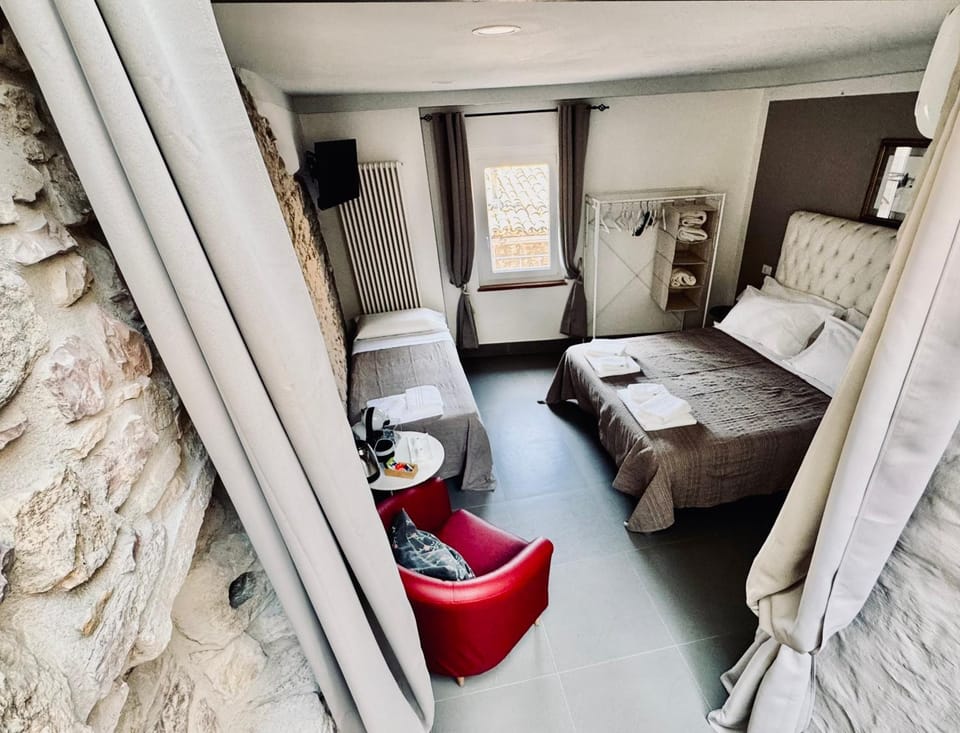 TV and multimedia, Photo of the whole room, Bedroom, towels