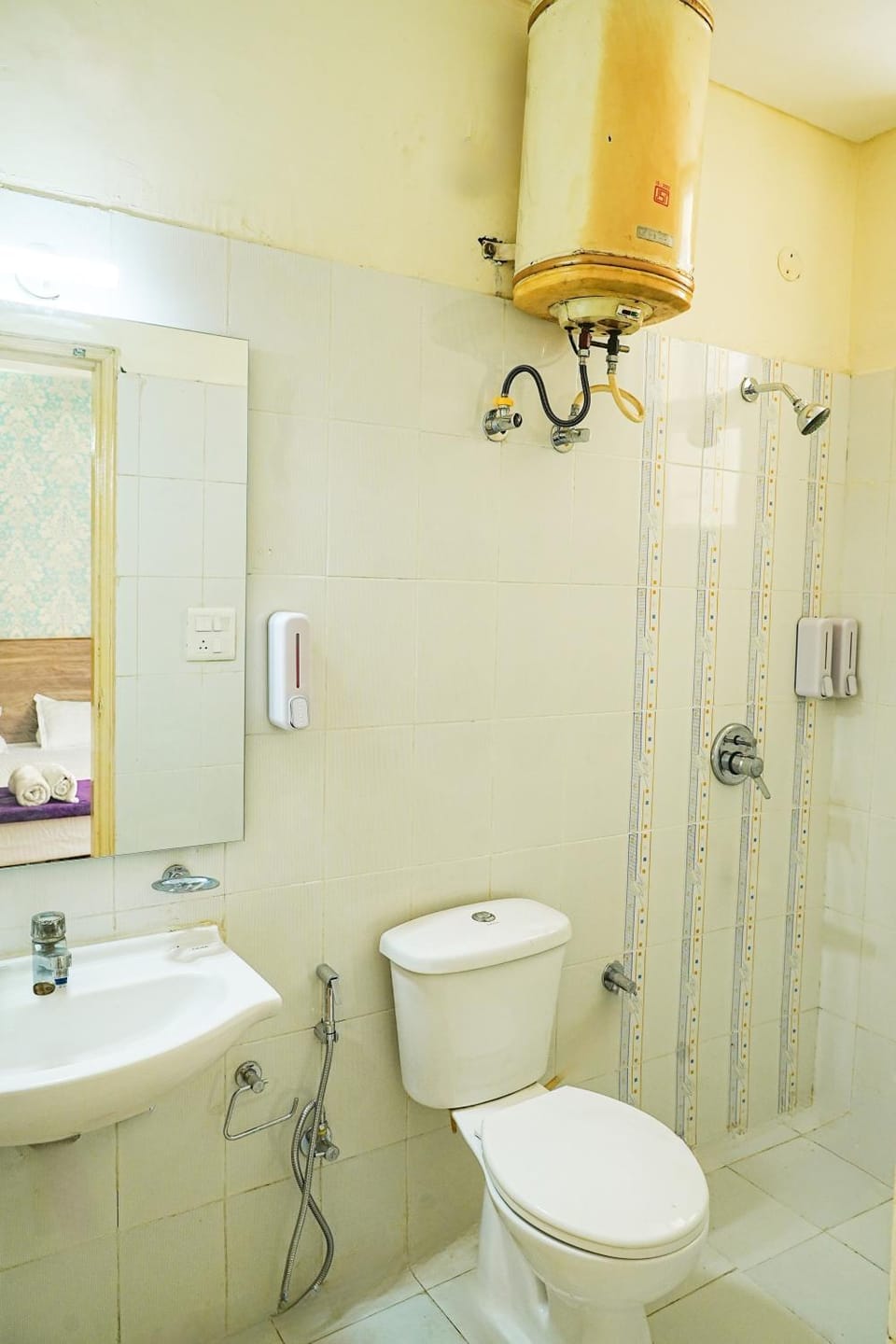 Shower, Toilet, Bathroom, towels