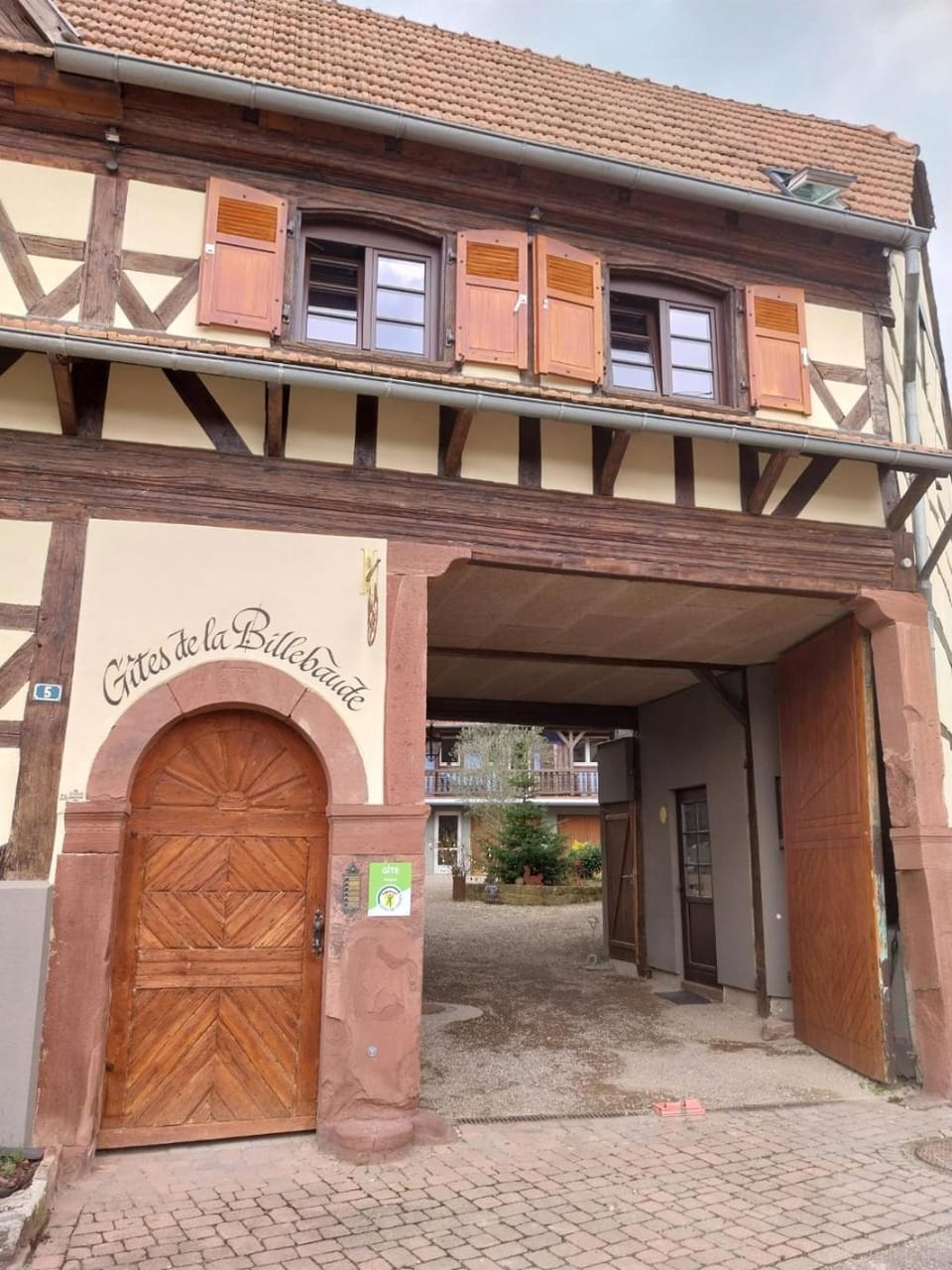 Facade/entrance