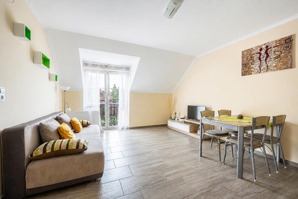 Day, Living room