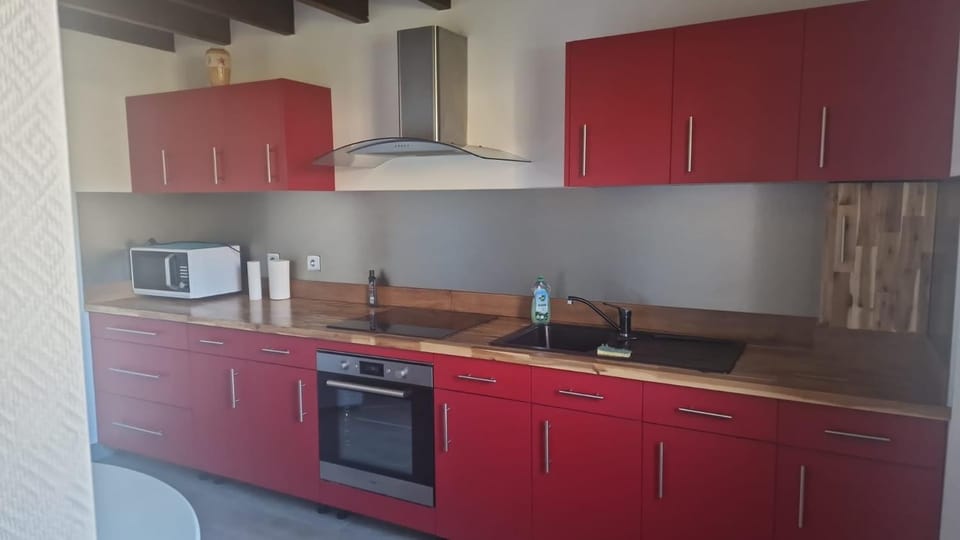 Coffee/tea facilities, Kitchen or kitchenette, Food and drinks, Communal kitchen, Food, City view, Mountain view, Drinks, internet, microwave, oven, storage, stove, toaster, towels, wardrobe, kitchen
