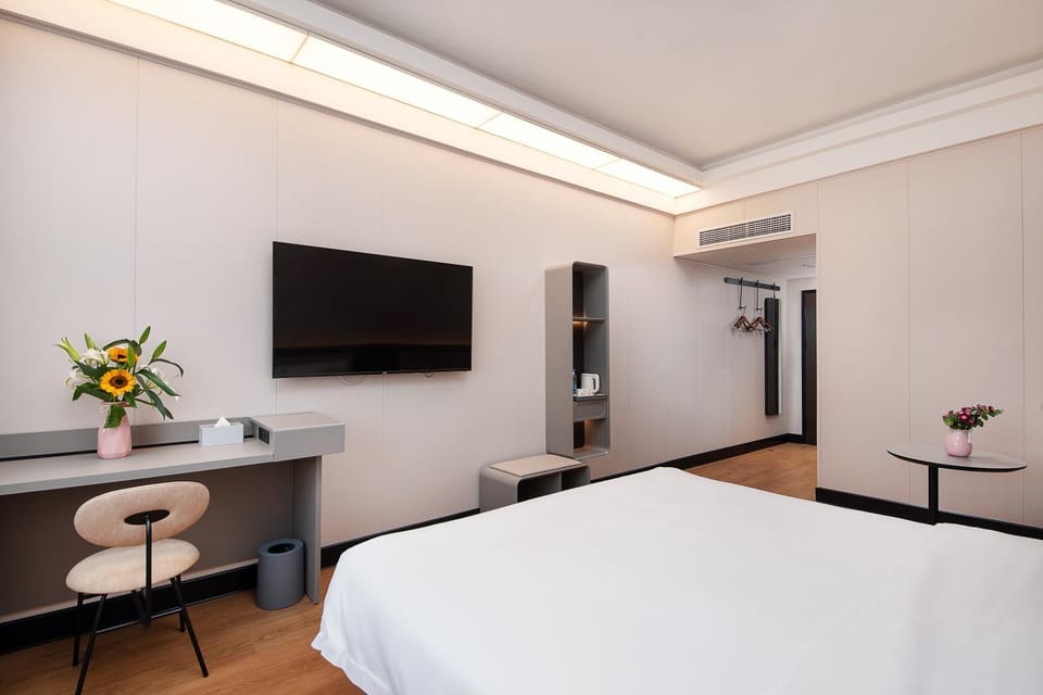 Bed, Photo of the whole room