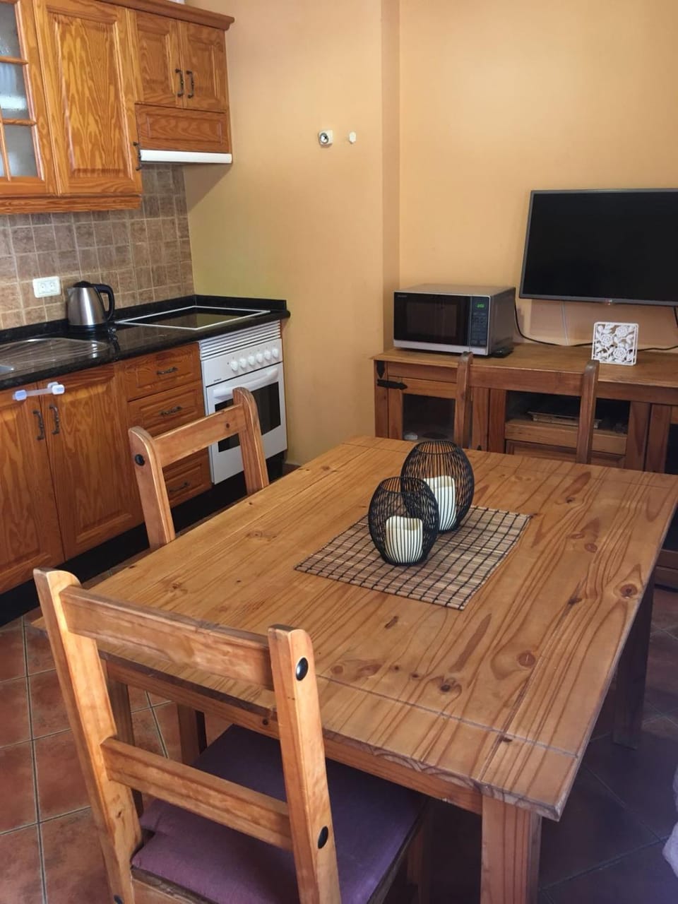 Seating area, Dining area