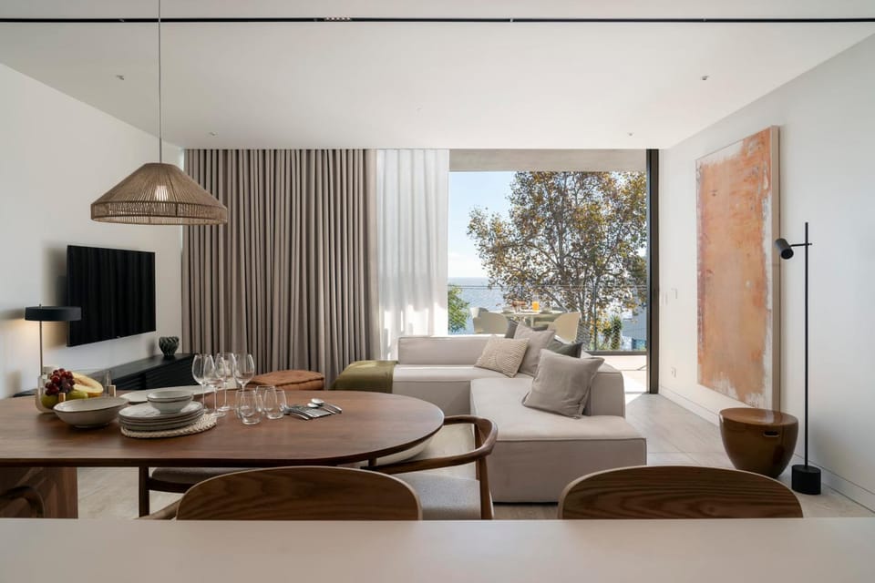 TV and multimedia, Living room, Seating area, Dining area