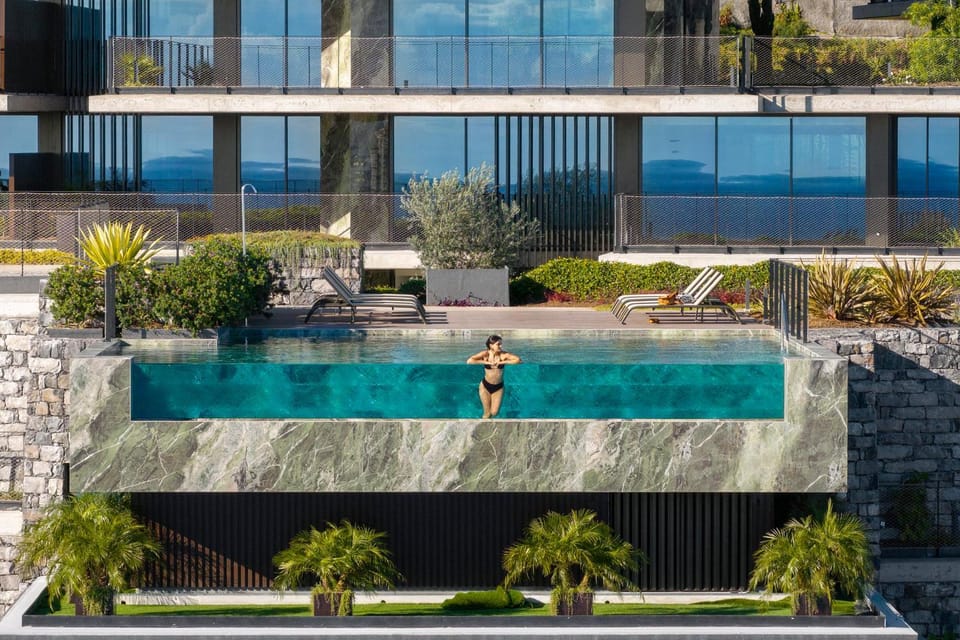 Property building, Day, Swimming pool