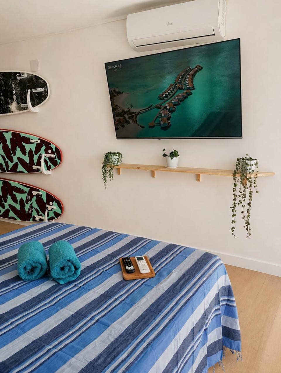 Bed, TV and multimedia, Photo of the whole room, Bedroom, air conditioner