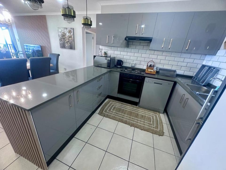 Luxury 3 Bedroom in Bondi Beach Resort Apartment in Margate