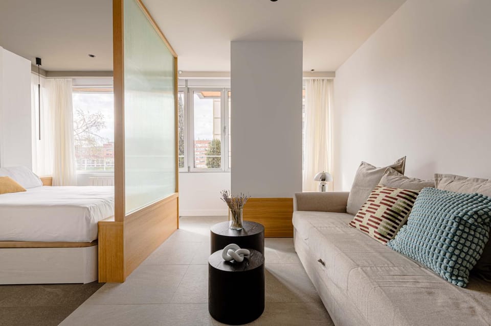 Bed, Living room