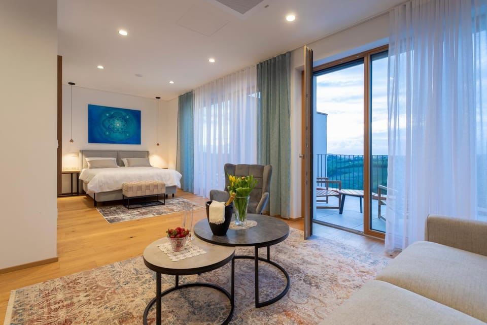 Bed, Photo of the whole room, Seating area, Bedroom
