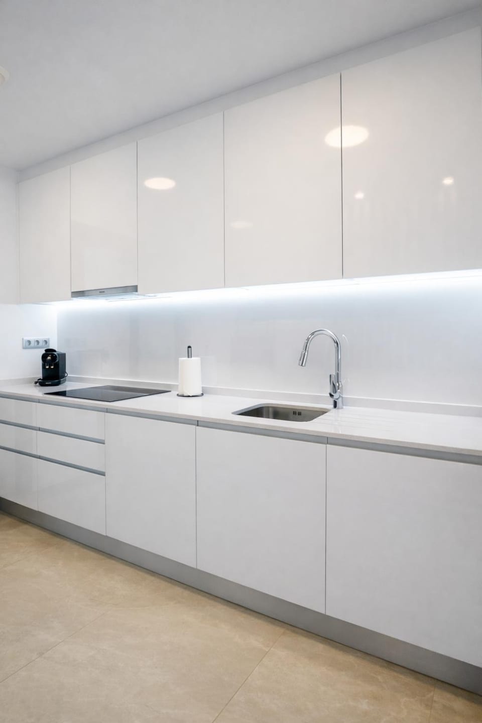 Coffee/tea facilities, Kitchen or kitchenette, dishwasher, microwave, oven, stove, kitchen