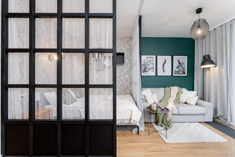Bed, Photo of the whole room, Seating area, Bedroom