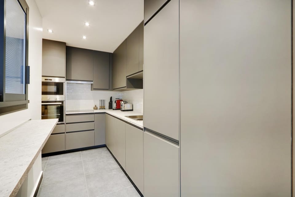Coffee/tea facilities, Kitchen or kitchenette, dishwasher, oven, stove, toaster