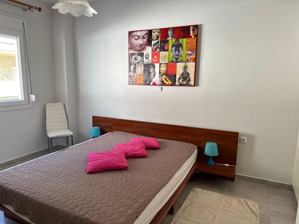 Къща с четири спални двор с барбекю House in Nea Peramos