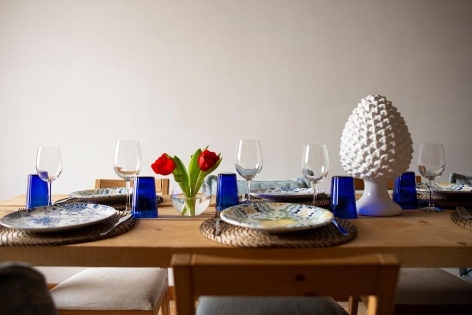 Food and drinks, Dining area, Food