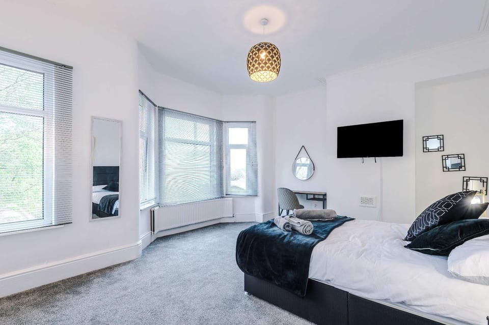 Bed, TV and multimedia, Photo of the whole room, Evening entertainment, Bedroom