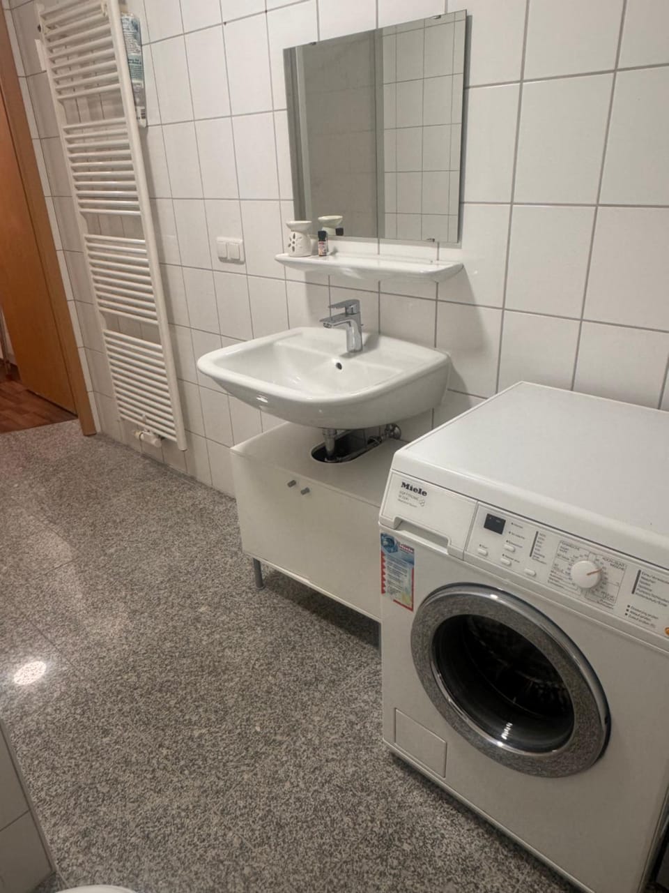Wunderschöne Unterkunft in Hannover Misburg-Nord in Bahnstationsnähe Apartment in Hanover