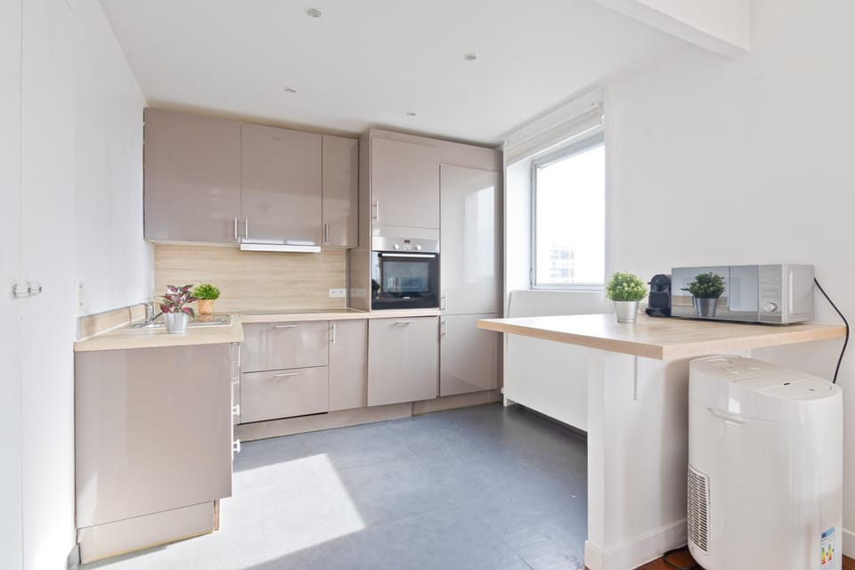 Kitchen or kitchenette, oven, stove