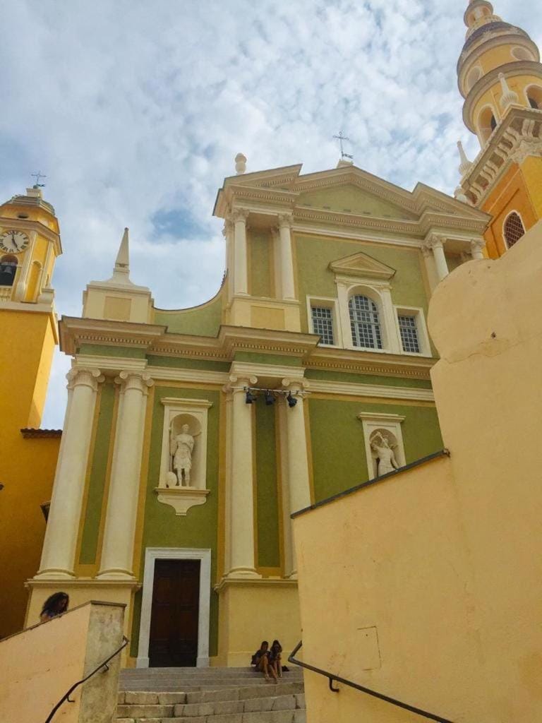 Old Town, 2 bedrooms, 1 living room, mezzanine with bed Apartment in Menton